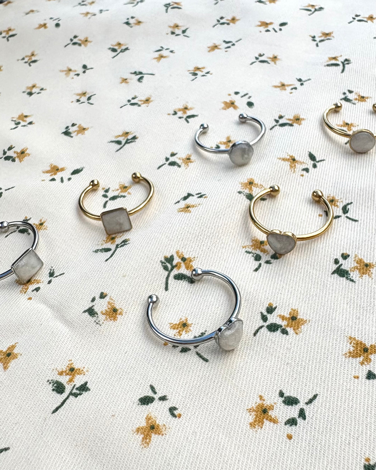 Pearl-effect rings