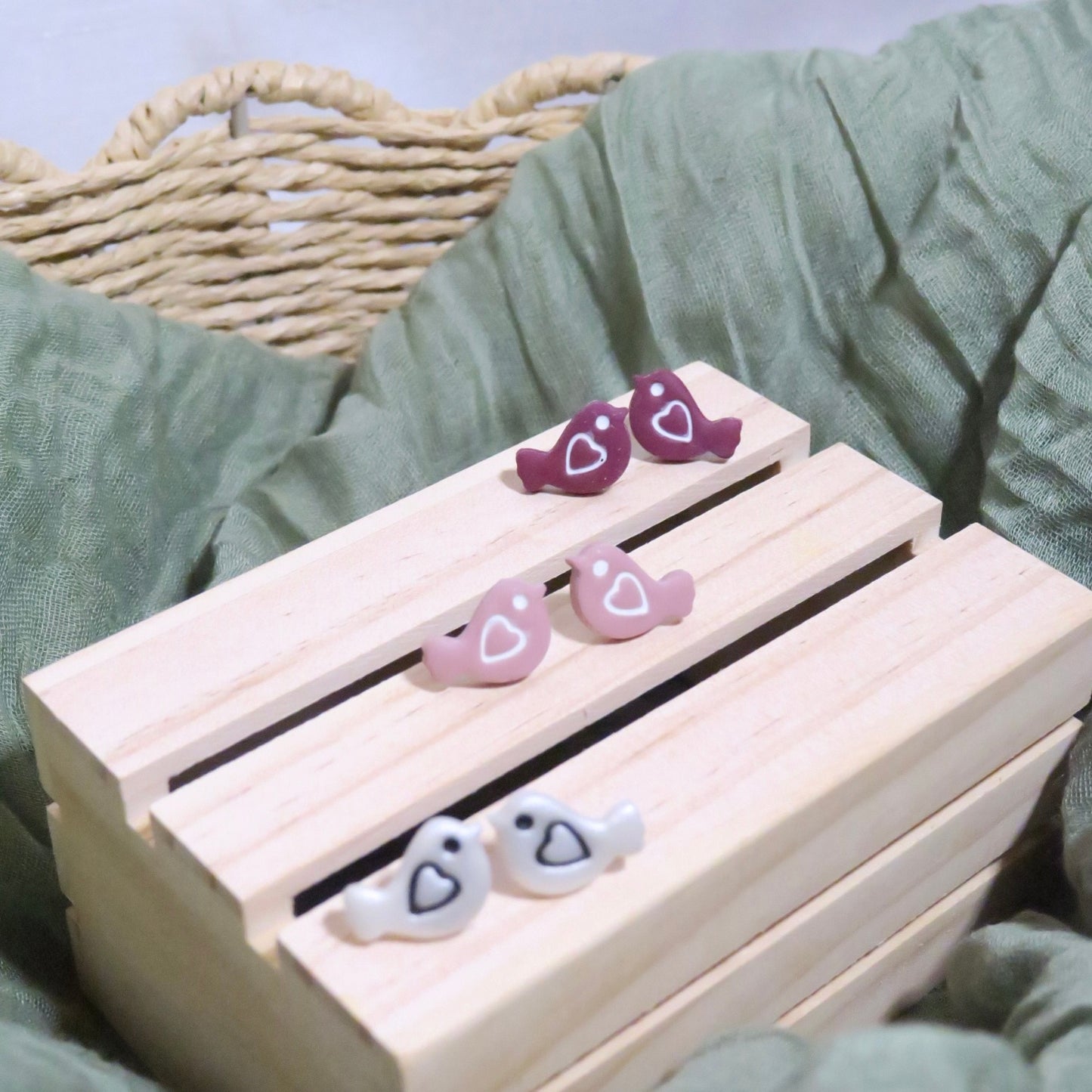 Lovebird studs