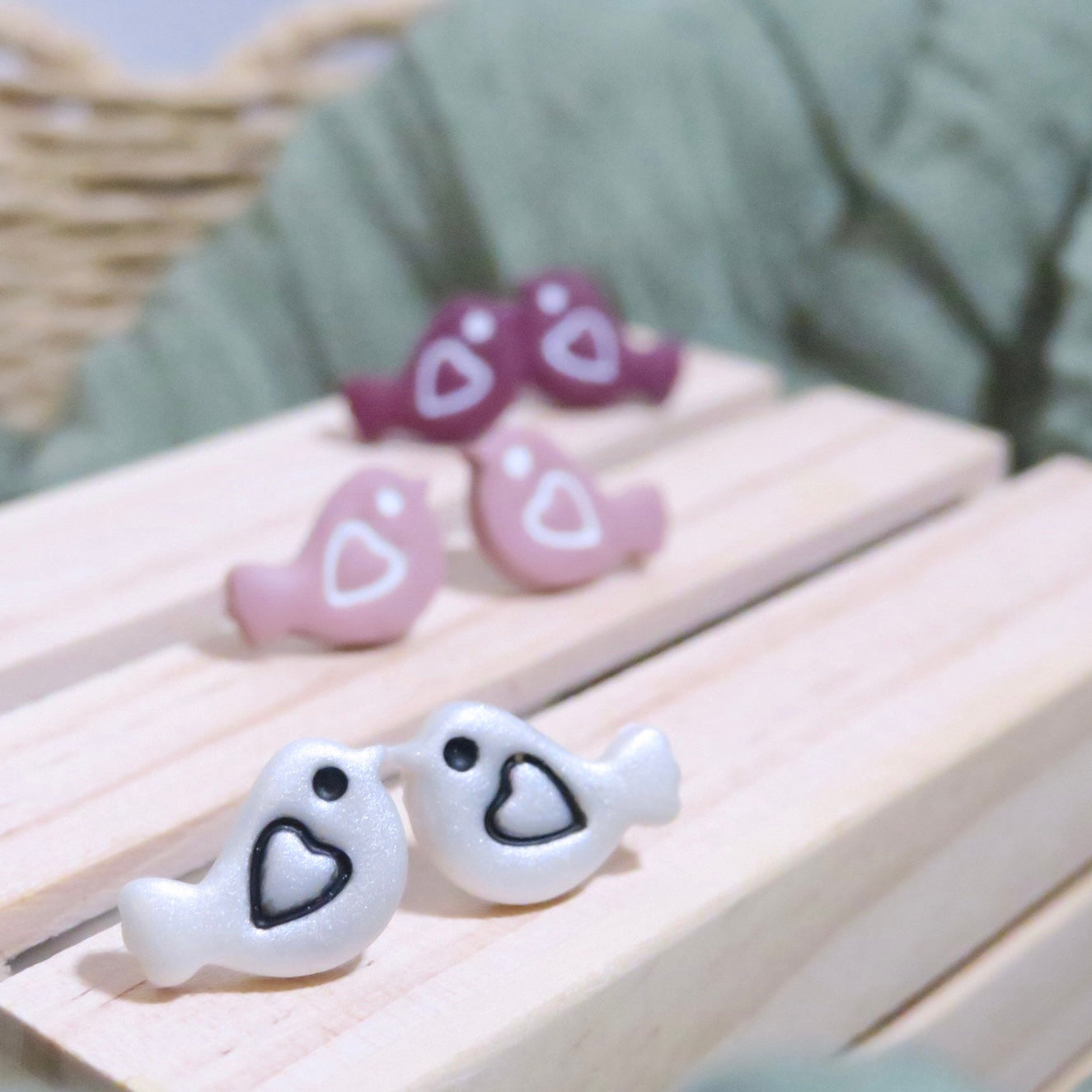 Lovebird studs