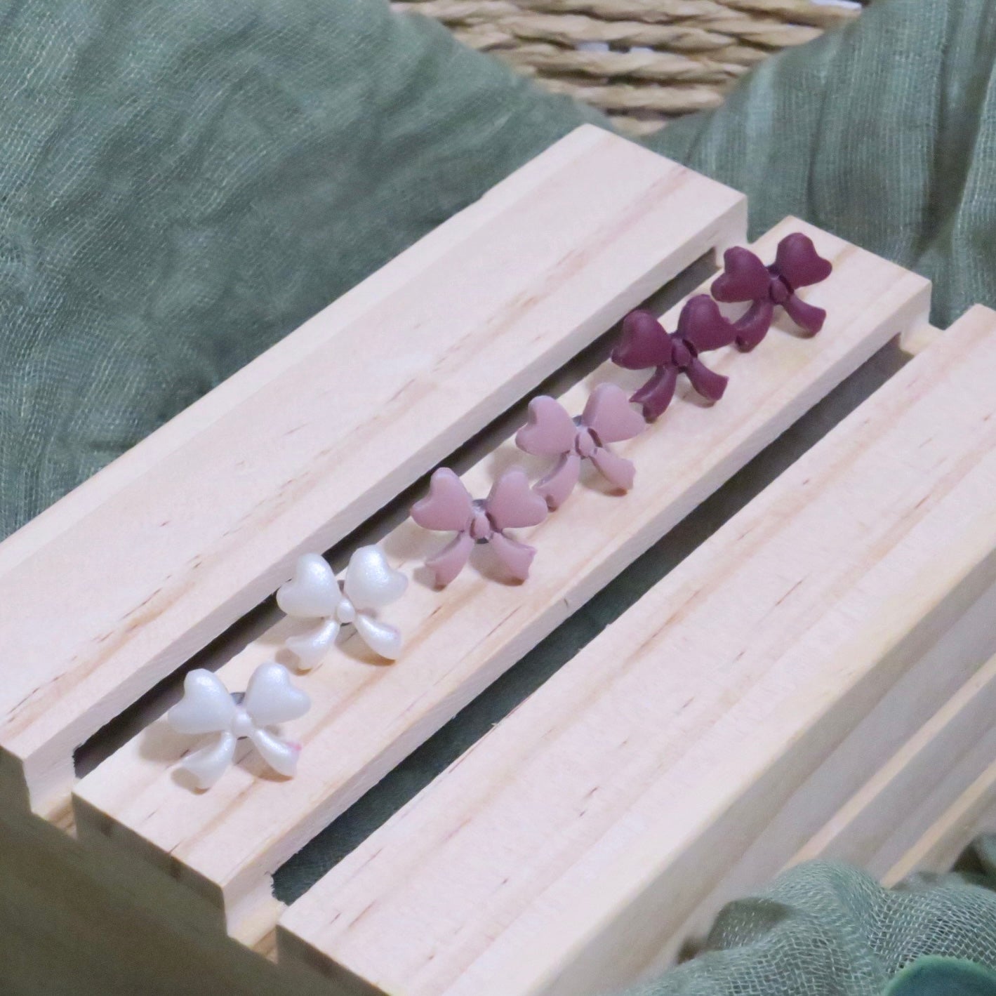 Dainty bow studs