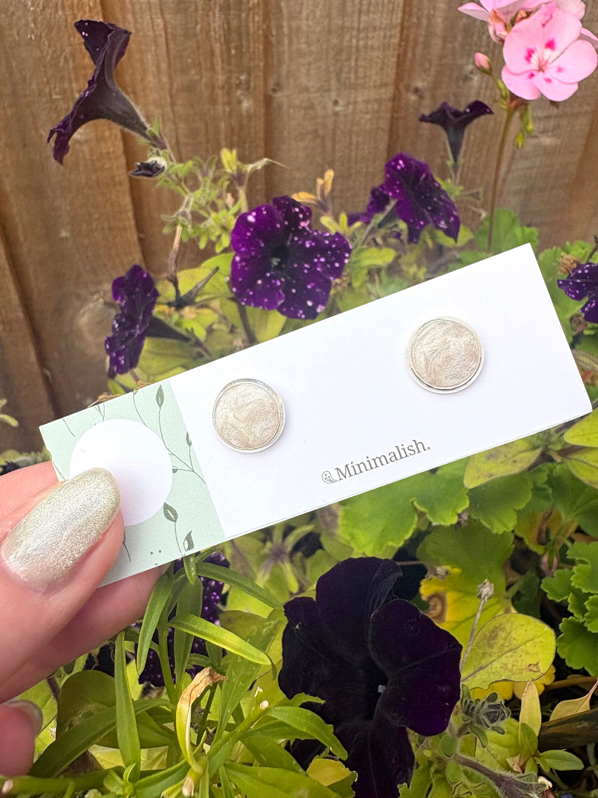Pearl cabochon effect studs