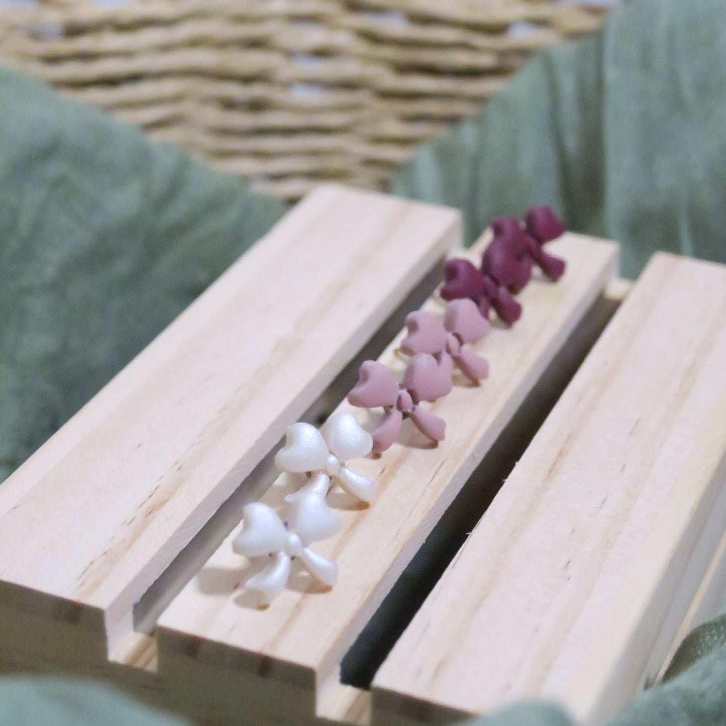 Dainty bow studs