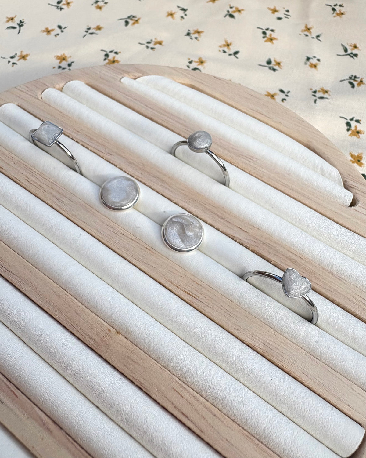 Pearl-effect rings