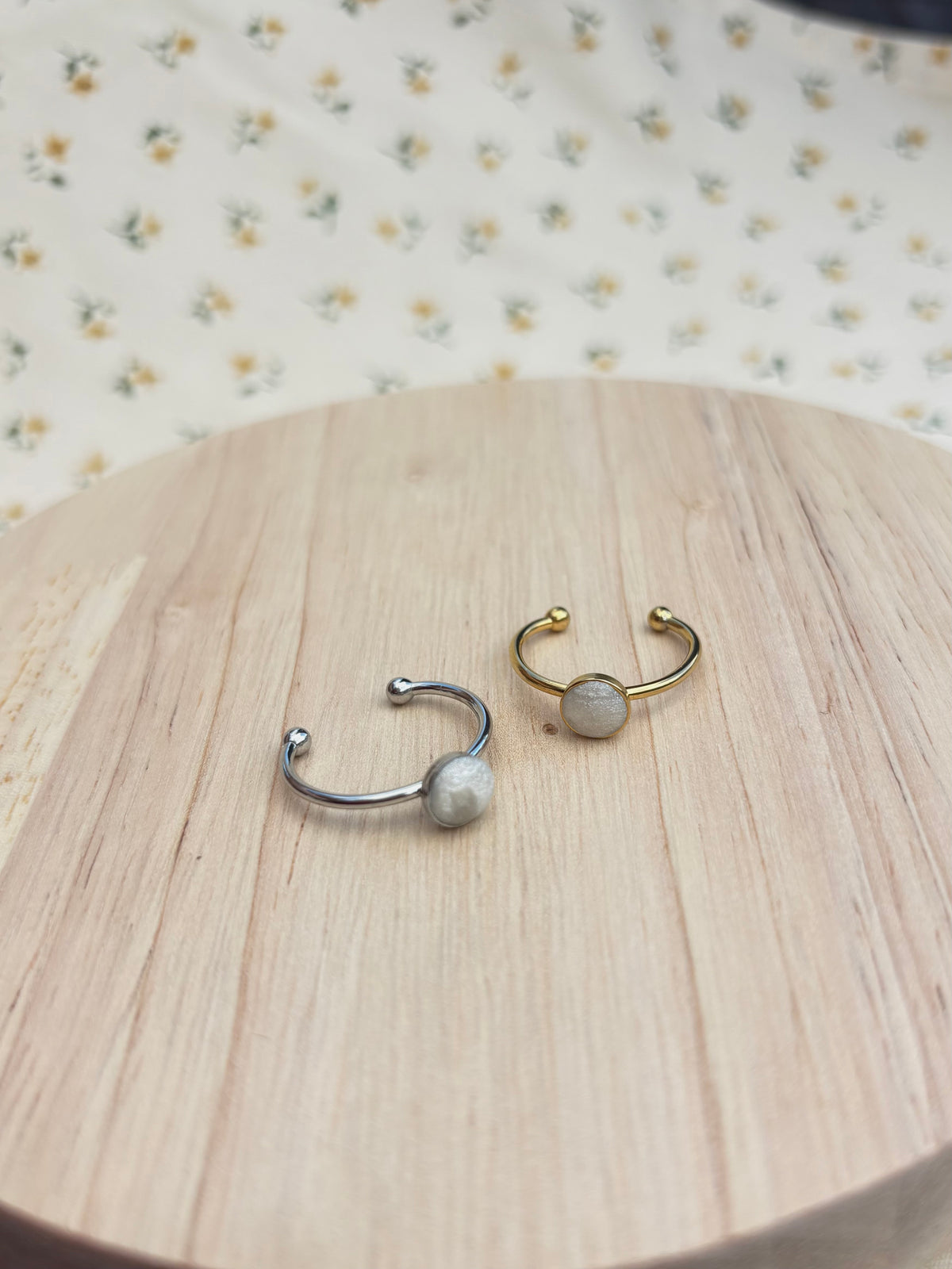 Pearl-effect rings