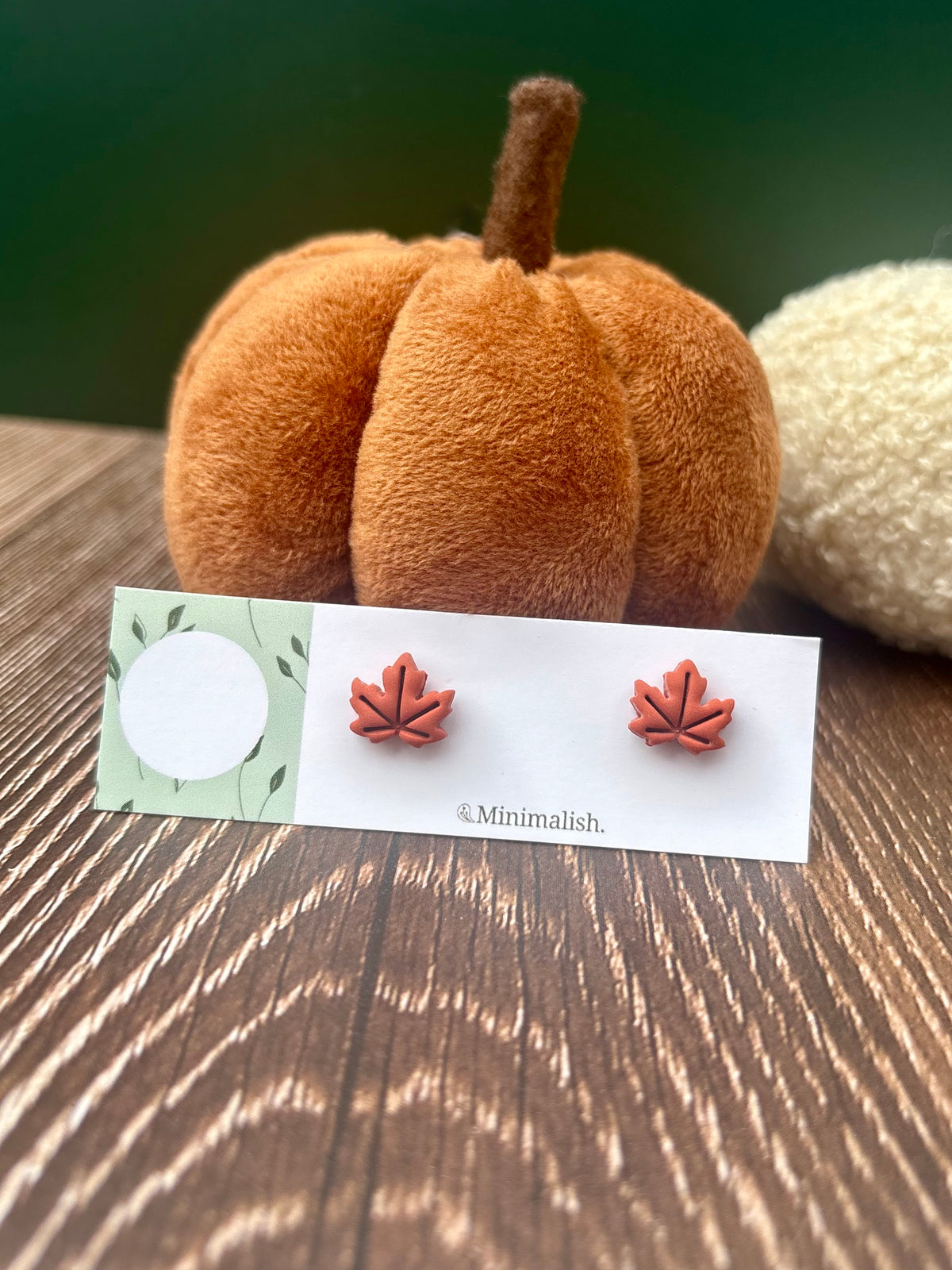 Maple leaf studs