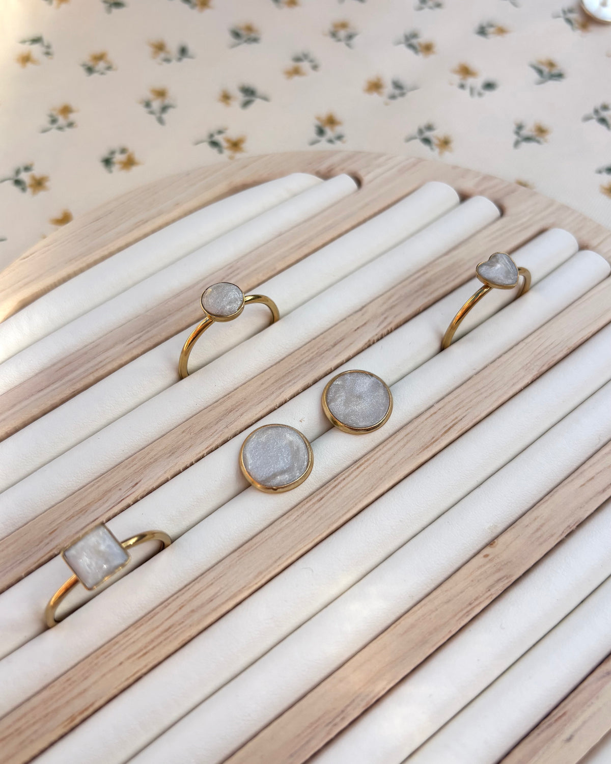 Pearl-effect rings