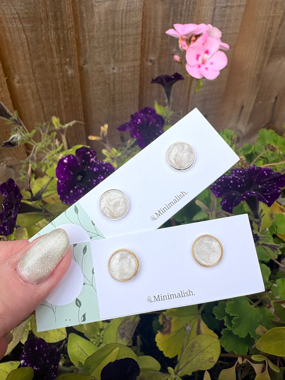 Pearl cabochon effect studs
