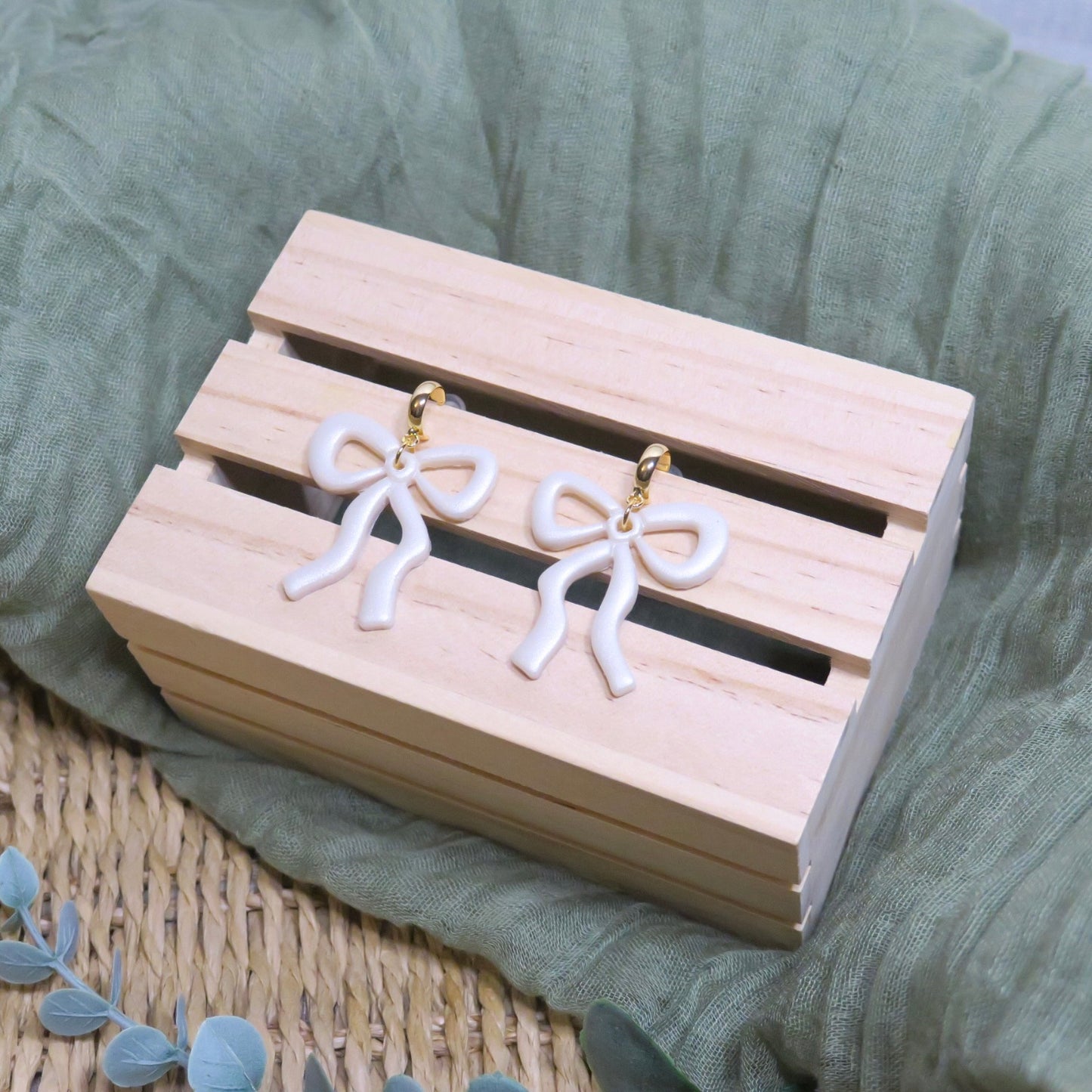 Bow half hoops